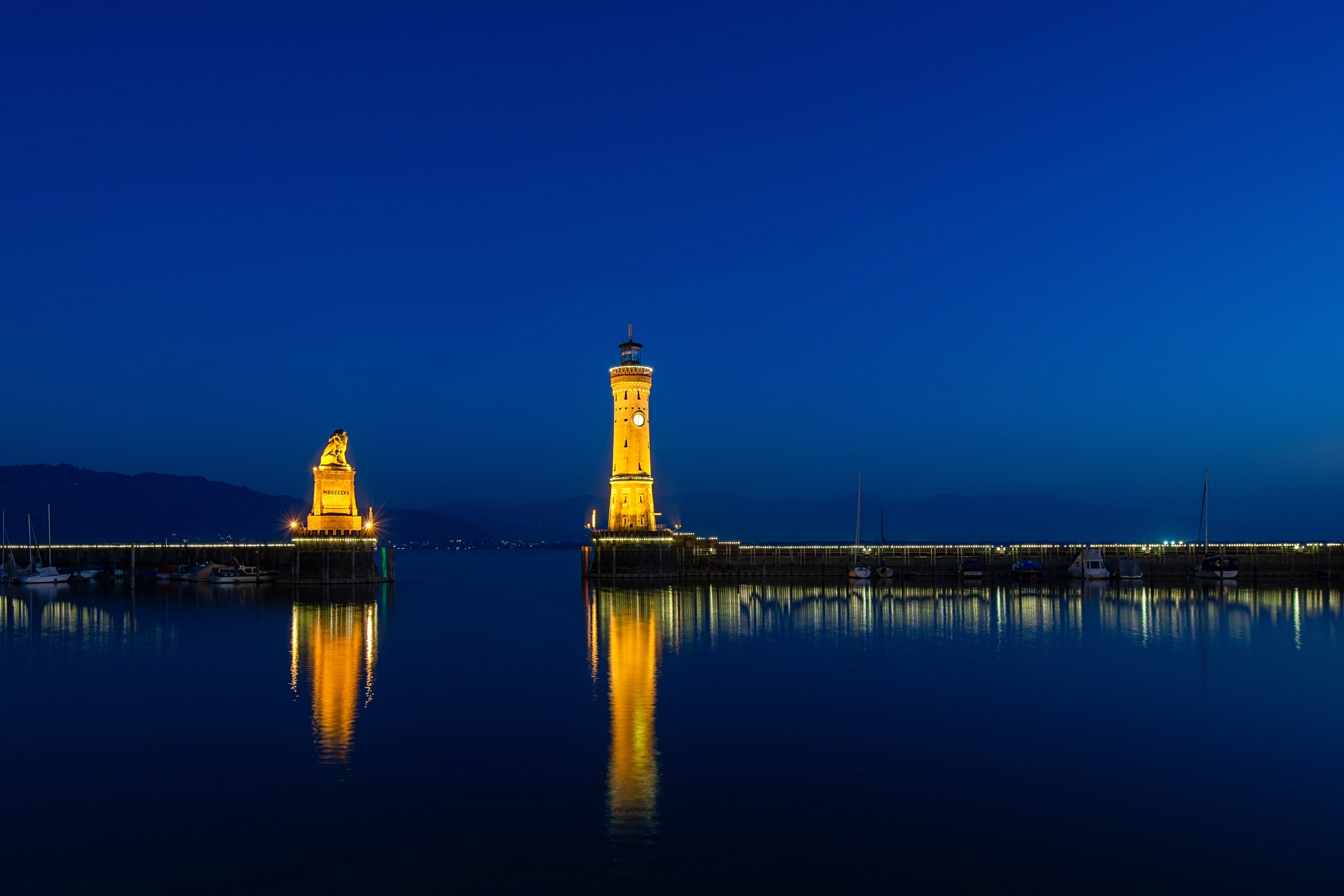 Architekturfotografie Seehafen Ensemble Leuchtturm mit Bayerischem Löwen Lindau | Gerd Schaller | BAUWERK PERSPEKTIVEN