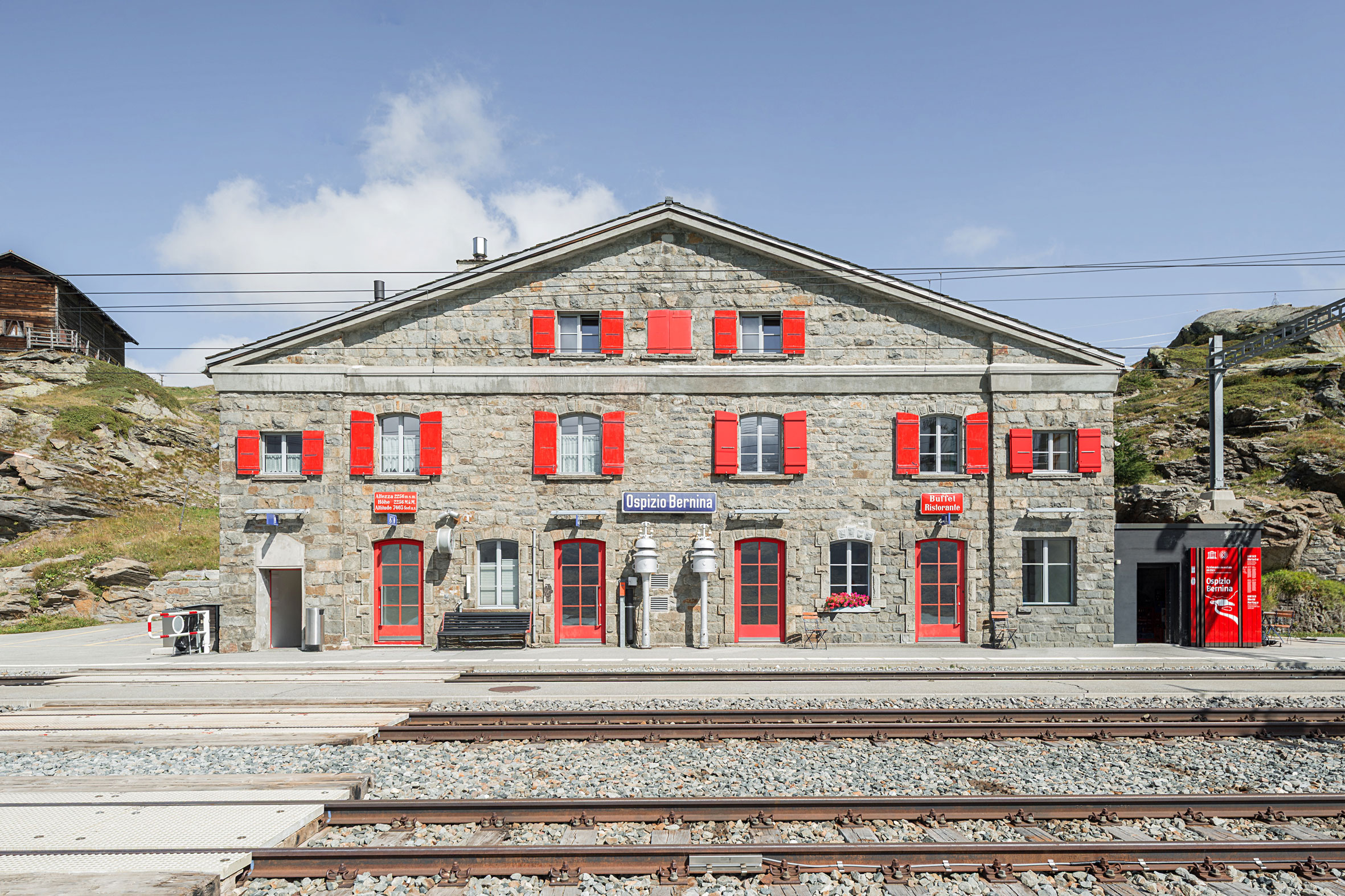 Architekturfotografie Bahnhof Ospizio Bernina Poschiavo | Gerd Schaller | BAUWERK PERSPEKTIVEN