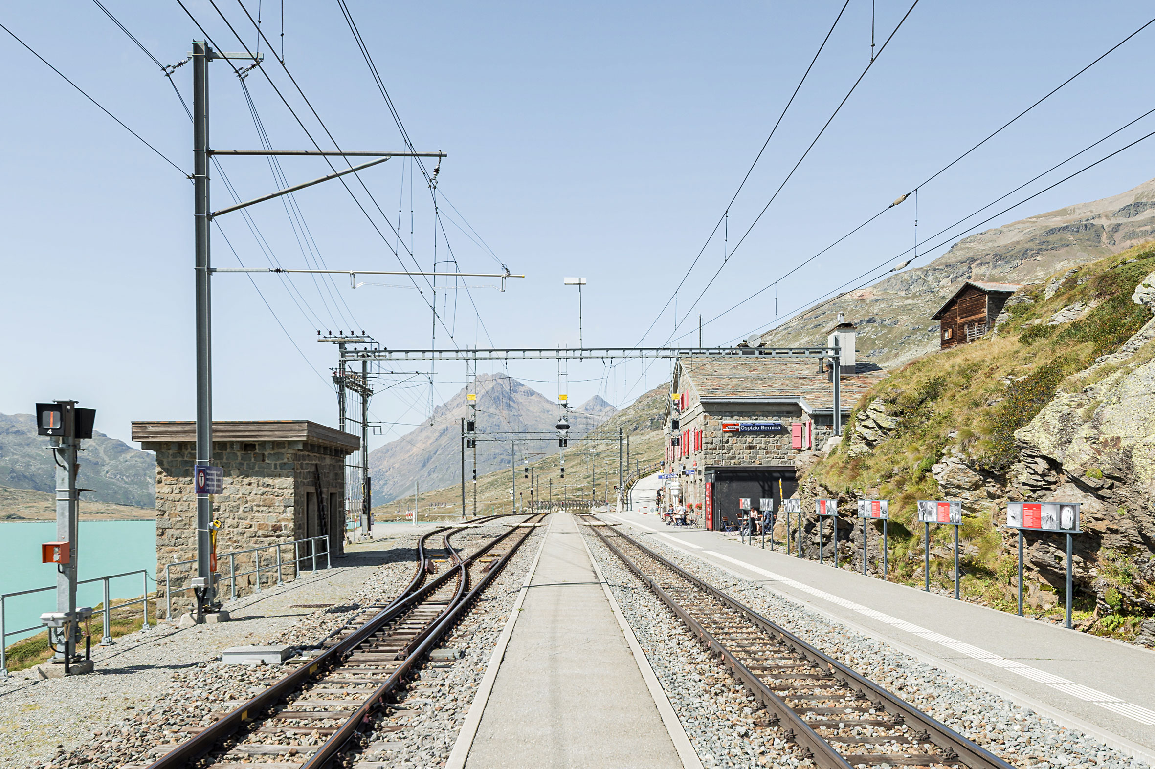 Architekturfotografie Bahnhof Ospizio Bernina Poschiavo | Gerd Schaller | BAUWERK PERSPEKTIVEN